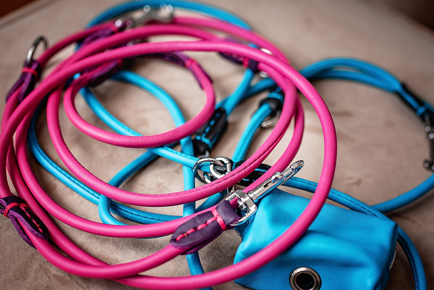 Håndlavet hundehalsbånd i læder – Hypoallergenisk design, der ikke filtrer pelsen